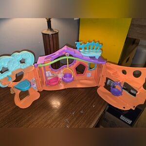 Littlest Pet Shop Colorful Club House
